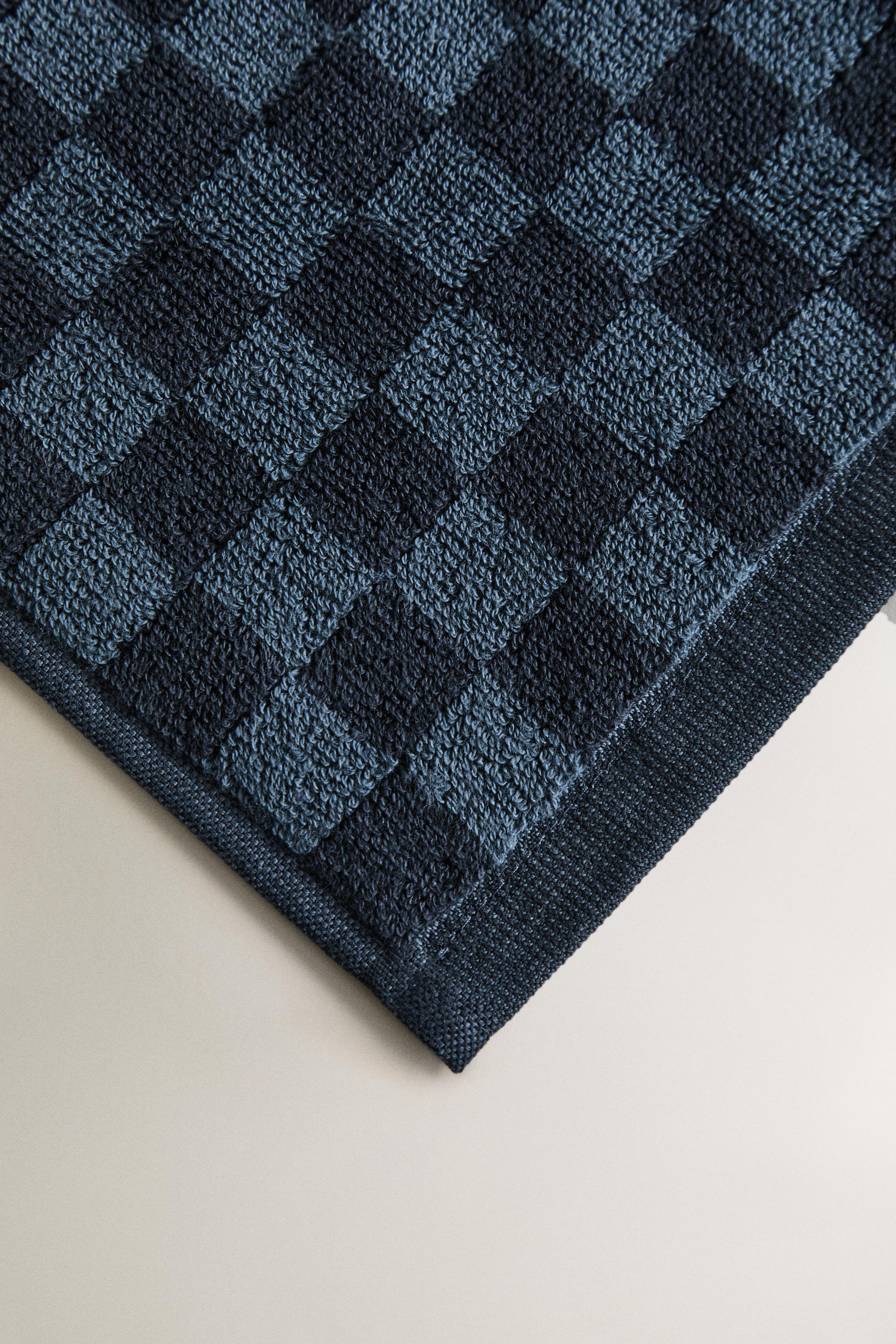CHECKERBOARD BATH TOWEL
